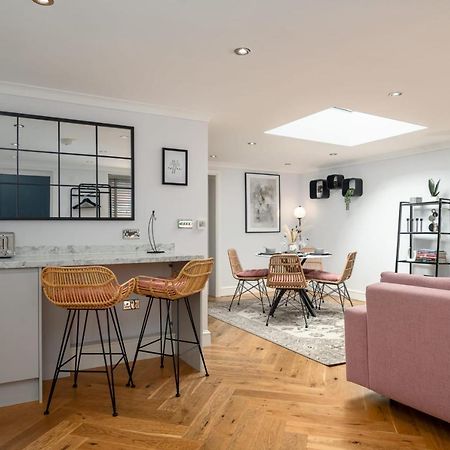Guestready - Unique Home Near Wimbledon With Gorgeous Deck And Parking Londyn Zewnętrze zdjęcie