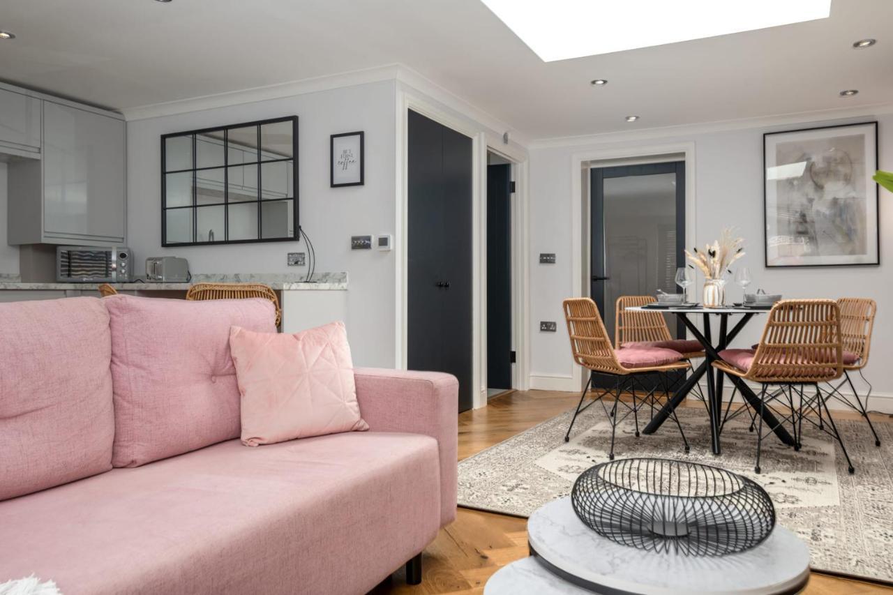 Guestready - Unique Home Near Wimbledon With Gorgeous Deck And Parking Londyn Zewnętrze zdjęcie