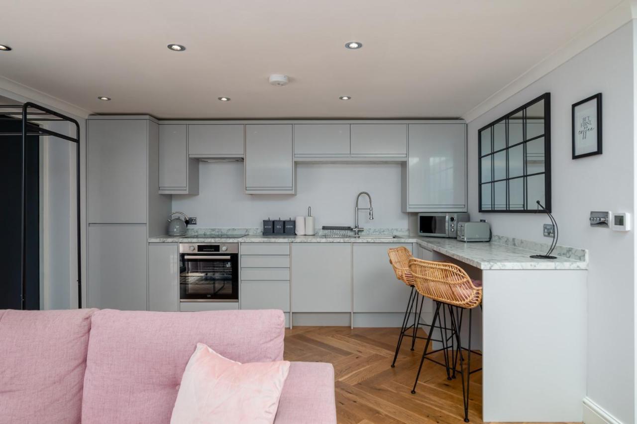 Guestready - Unique Home Near Wimbledon With Gorgeous Deck And Parking Londyn Zewnętrze zdjęcie