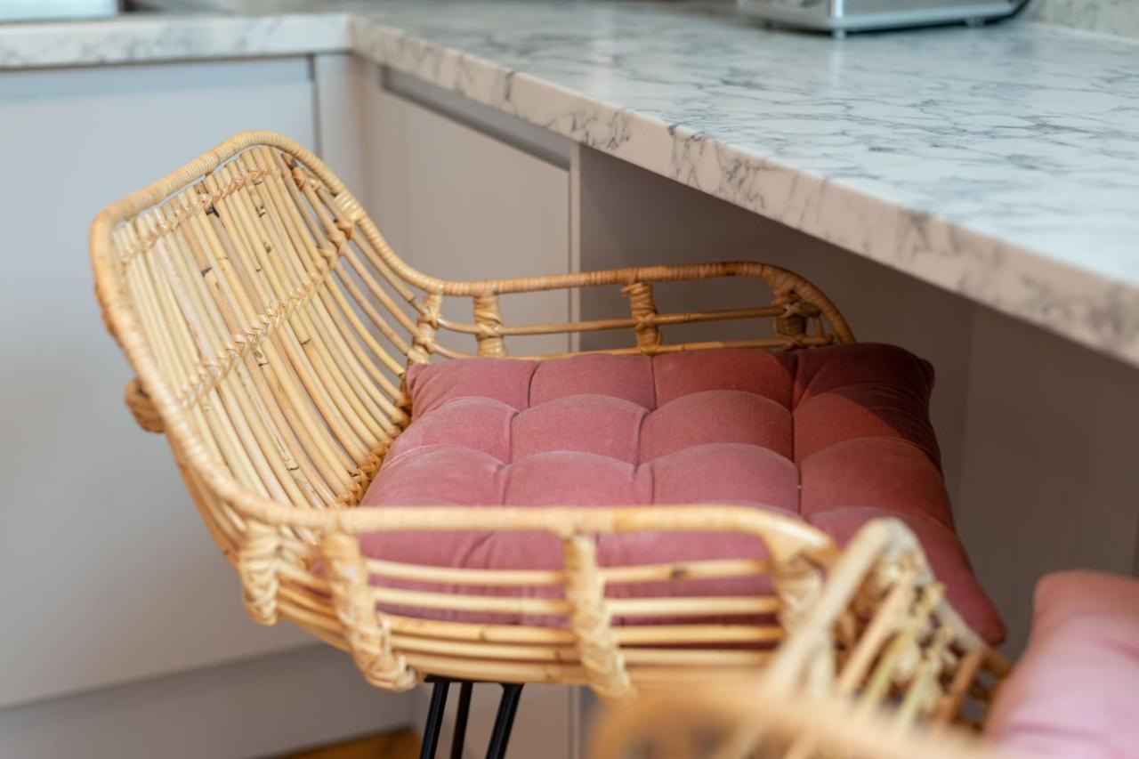 Guestready - Unique Home Near Wimbledon With Gorgeous Deck And Parking Londyn Zewnętrze zdjęcie