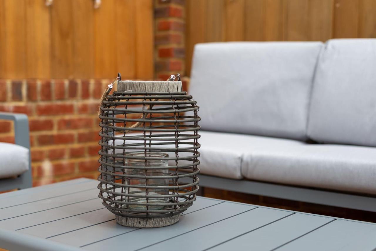 Guestready - Unique Home Near Wimbledon With Gorgeous Deck And Parking Londyn Zewnętrze zdjęcie
