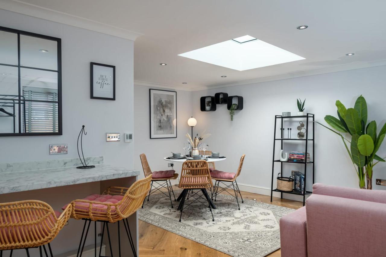 Guestready - Unique Home Near Wimbledon With Gorgeous Deck And Parking Londyn Zewnętrze zdjęcie