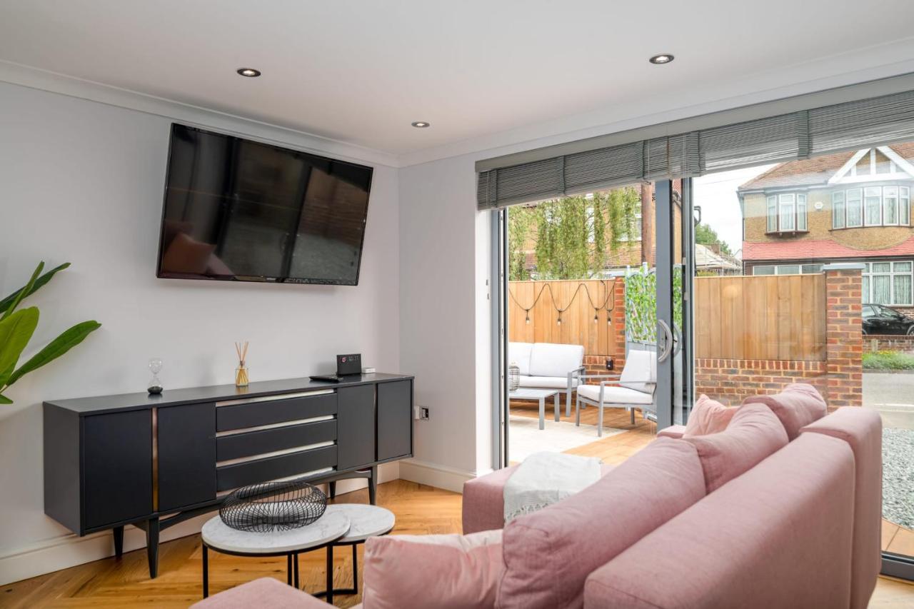 Guestready - Unique Home Near Wimbledon With Gorgeous Deck And Parking Londyn Zewnętrze zdjęcie